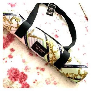 NWT VS packable beach/picnic blanket